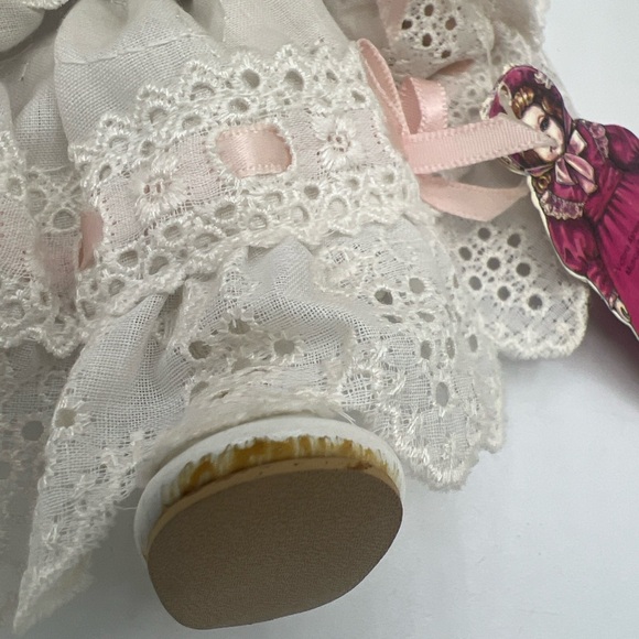 Victoria Ashlea Originals Global Art Porcelain Musical Doll 1983s Box, Tags - Picture 3 of 14